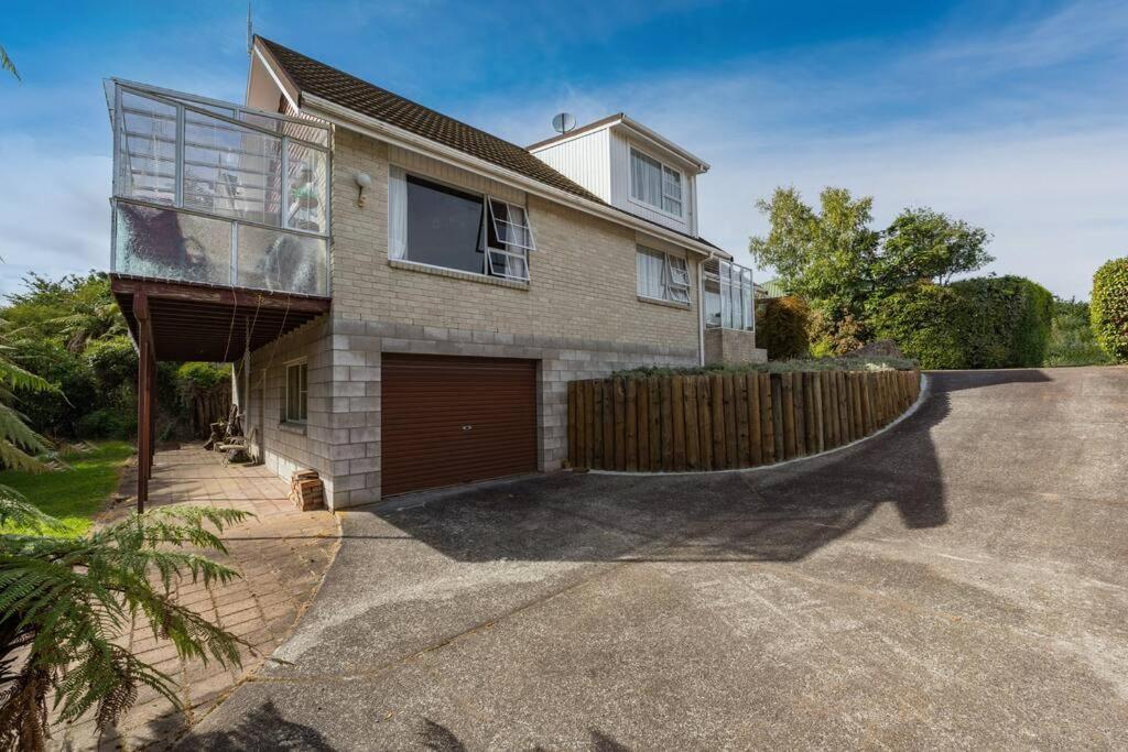 Charming Hideaway Villa Taupo Exterior photo