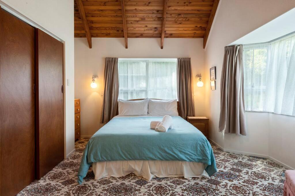 Charming Hideaway Villa Taupo Exterior photo