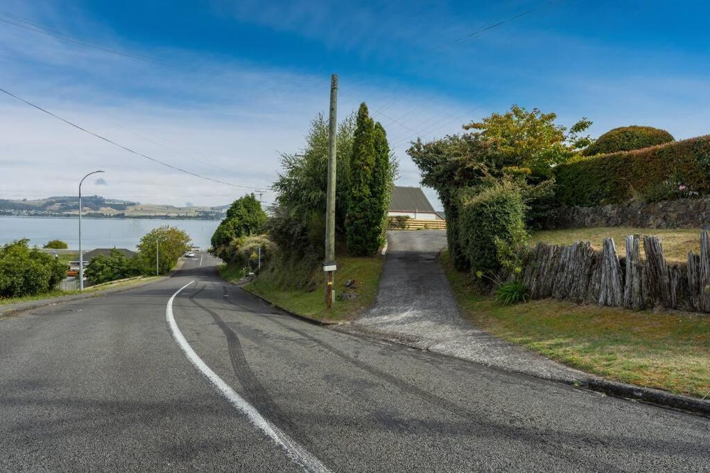 Charming Hideaway Villa Taupo Exterior photo