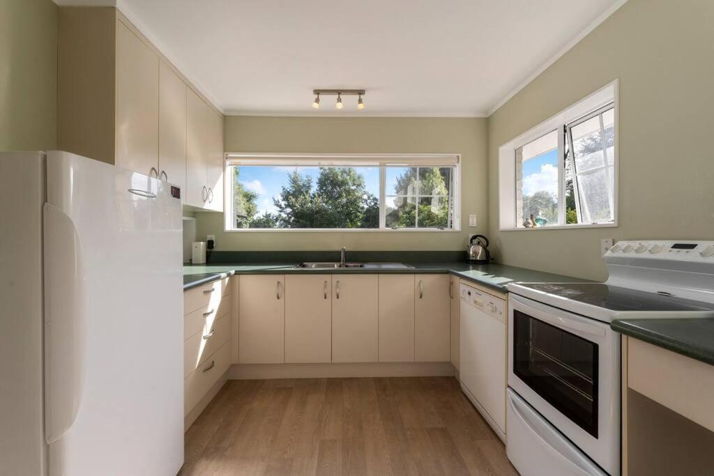Charming Hideaway Villa Taupo Exterior photo