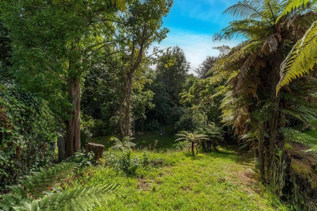 Charming Hideaway Villa Taupo Exterior photo